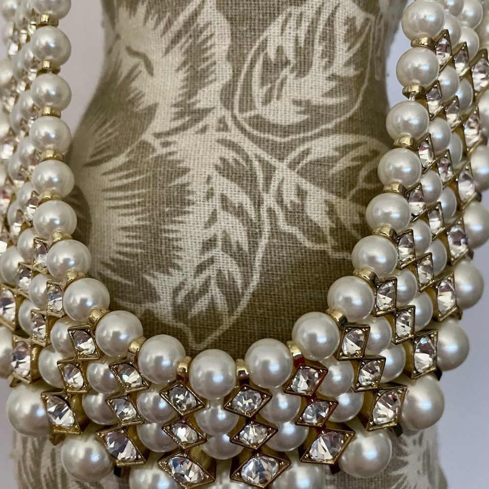 Gorgeous Collar Style Necklace